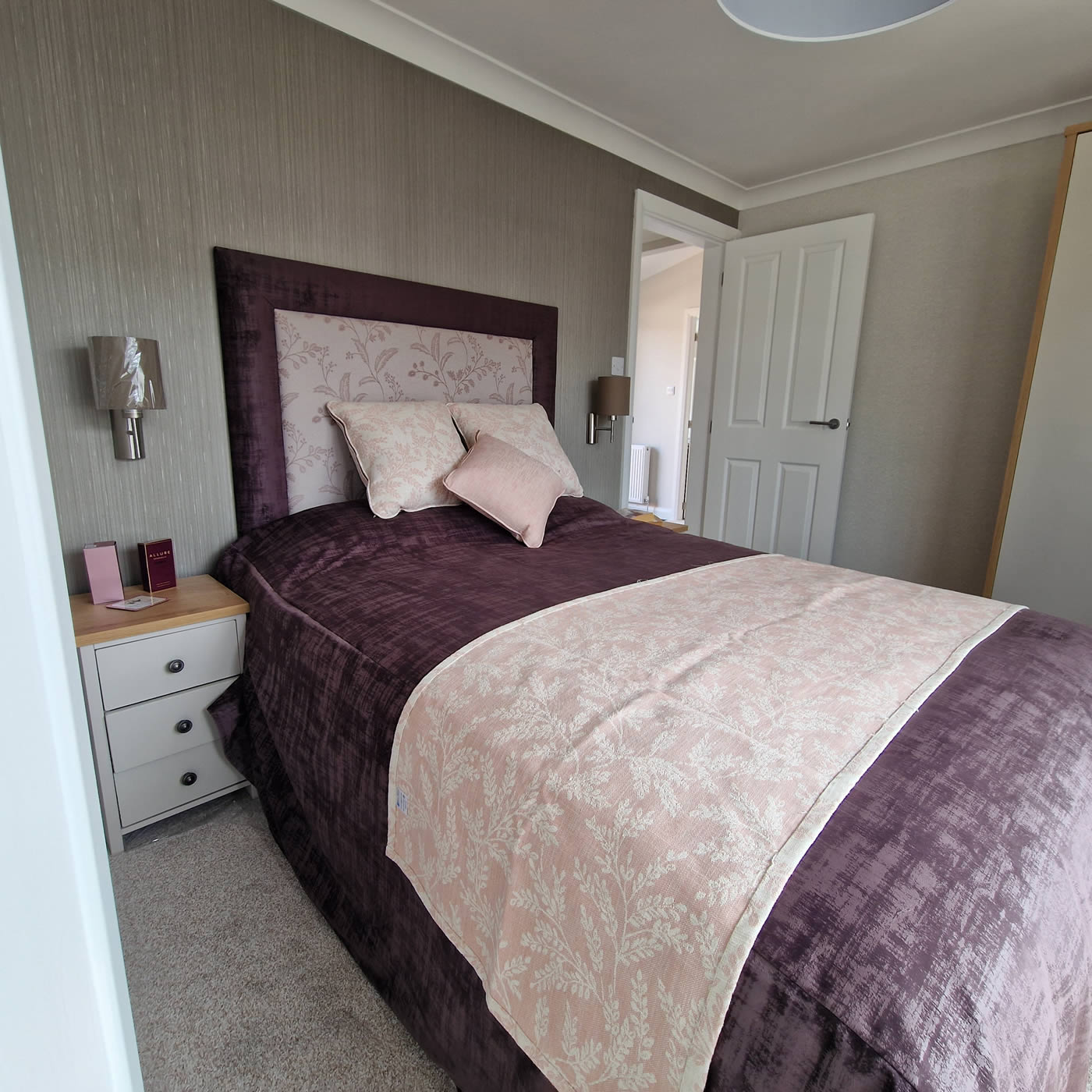 Willerby Hazlewood ECS23 on Saltmarshe Castle Park Bedroom 2