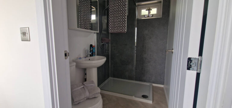 Mockba Verona on Saltmarshe Park Shower Room