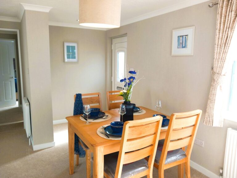 47TRANQPK270324 Dining
