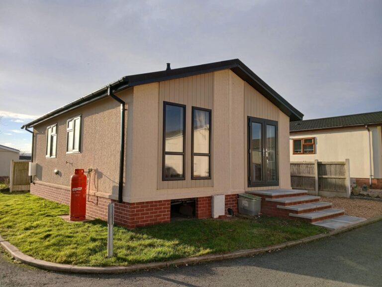 Omar Newmarket on Oakfield Park Exterior.