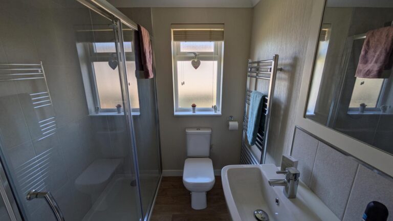 Omar Newmarket on Oakfield Park Bathroom