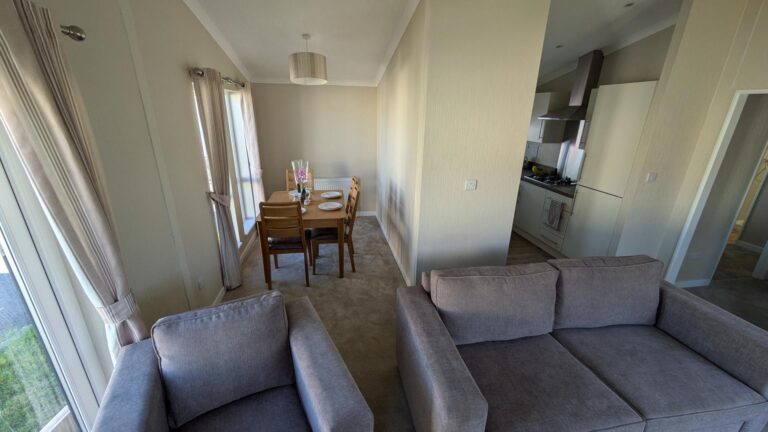 Omar Newmarket on Oakfield Park Dining