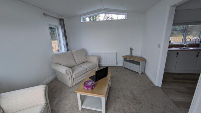 Tingdene Cosgrove on Willow Lounge 1