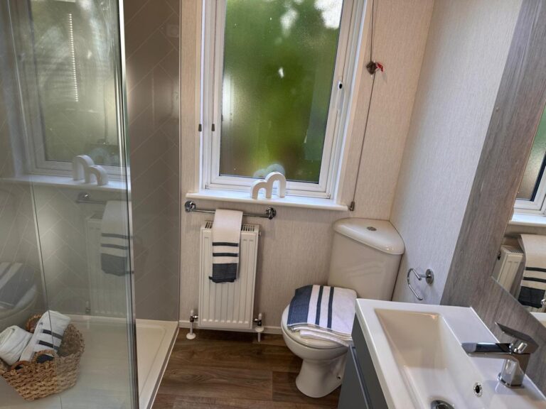 04 Pemberton Kingsdale Bathroom.