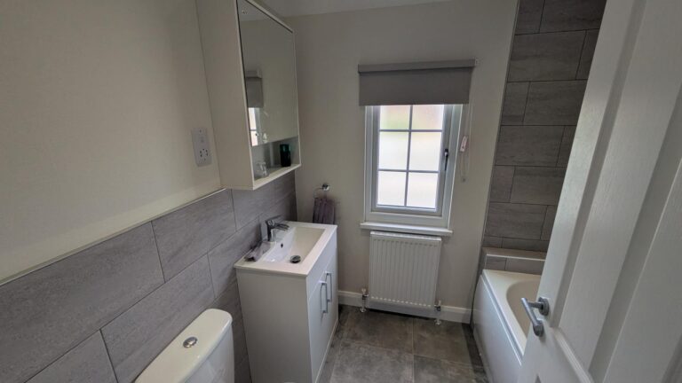 ECS43 Willerby Hazlewood in Saltmarshe Castle Park Bathroom
