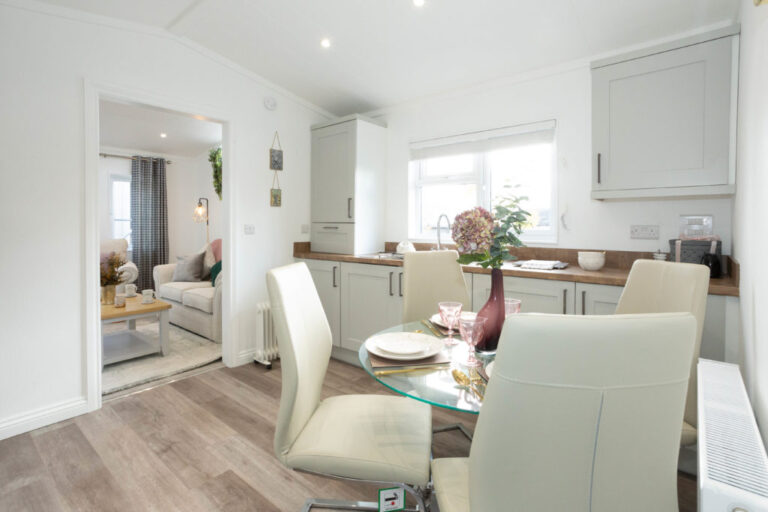 Tingdene Cosgrove in Willow Park Kitchen and Dining Area