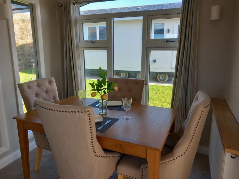 01 Willerby Delamere Dining