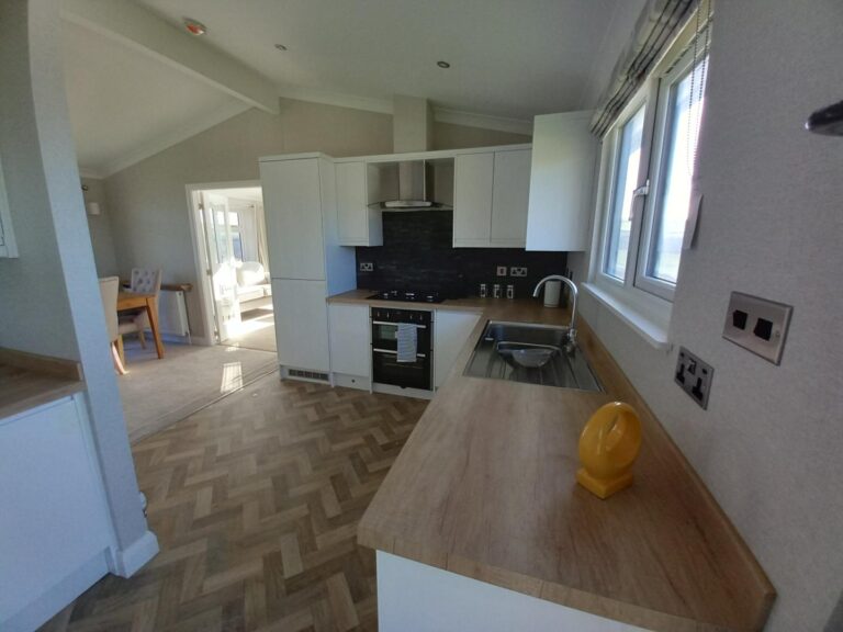 01 Willerby Delamere Kitchen.