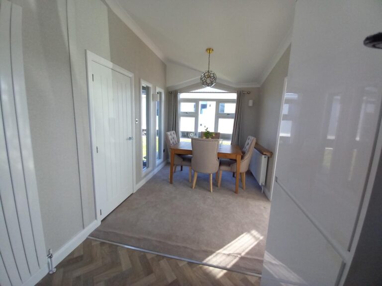 01 Willerby Delamere Living.