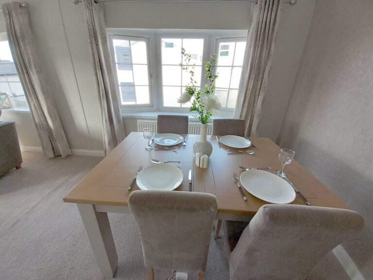 32 Tranquility Park Willerby Hazelwood Dining Table