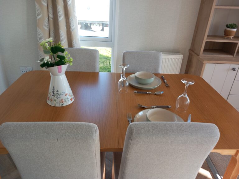 02 Willerby Kingswood Dining