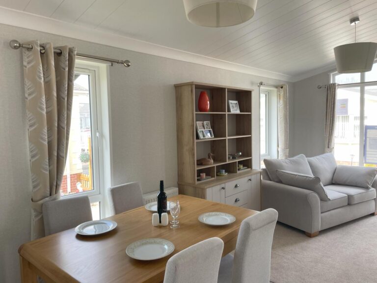 16 Willerby Kingswood Dining