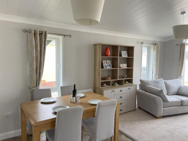 16 Willerby Kingswood Dining - Living