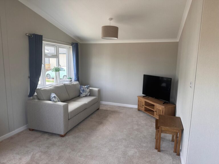 35 Omar Westbury Living.