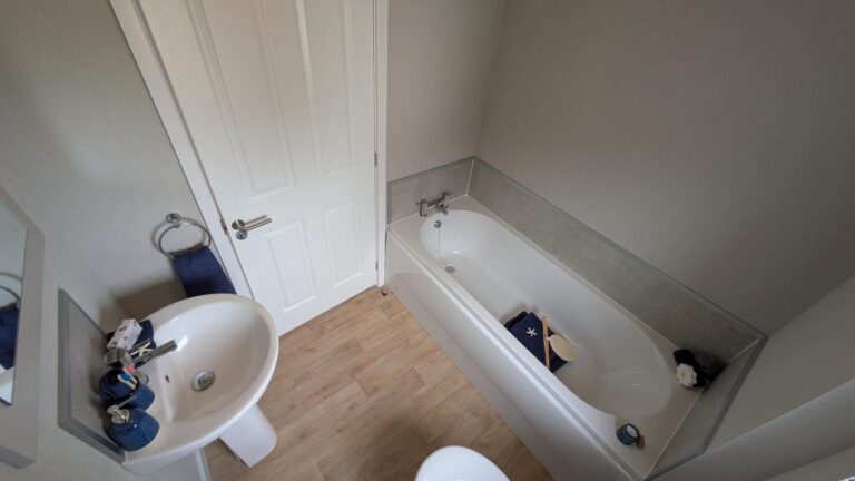 39 ECS Omar WEstbury Bathroom