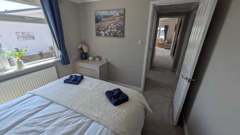 39 ECS Omar WEstbury Bedroom2.