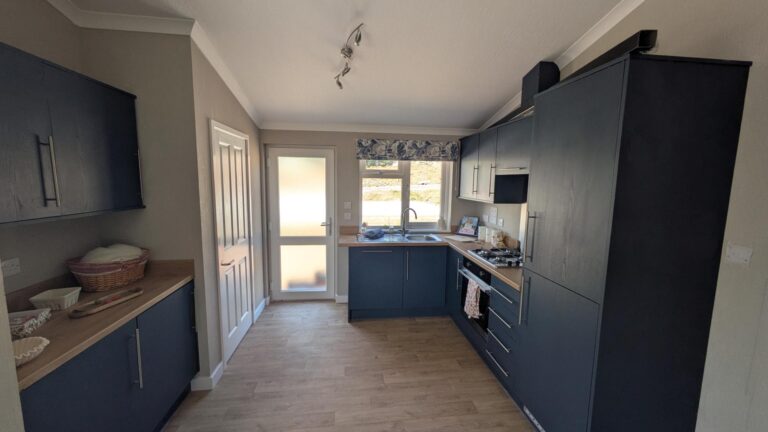 39 ECS Omar WEstbury Kitchen.