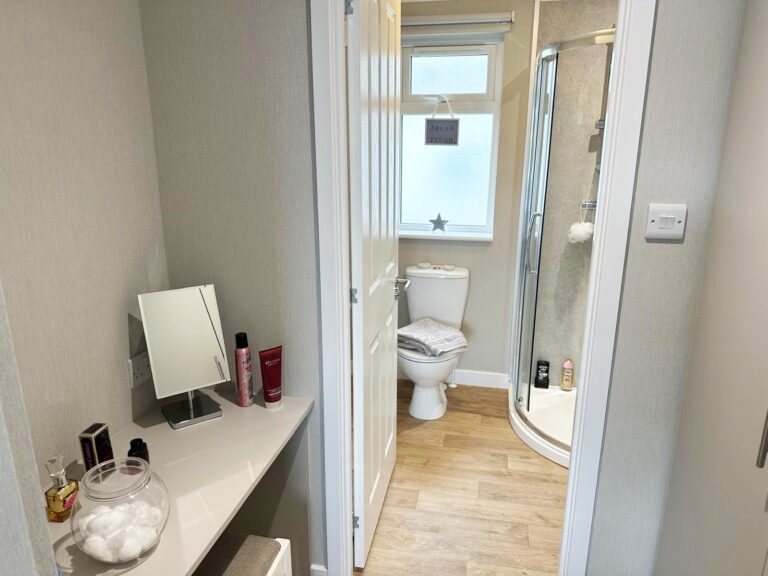 New Omar Westbury on Rookery en suite