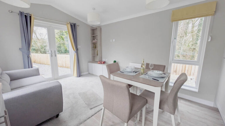 Omar Newmarket on Woodland Park - Dining Table
