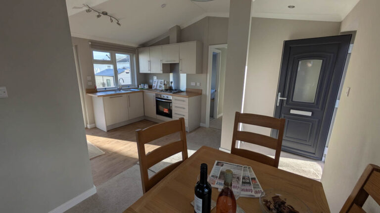 Omar Westbury on Westover Park - Dining Area