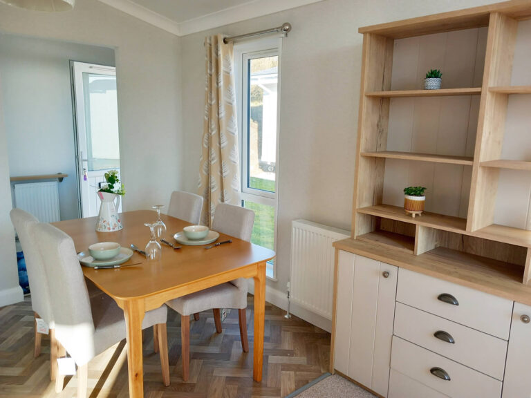02 Willerby Kingswood Dining Area