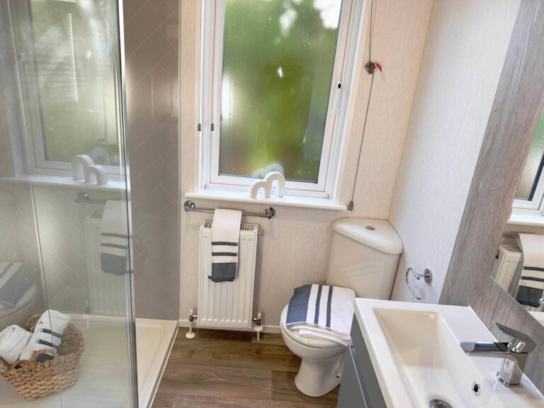 04 Pemberton Kingsdale Shower Room
