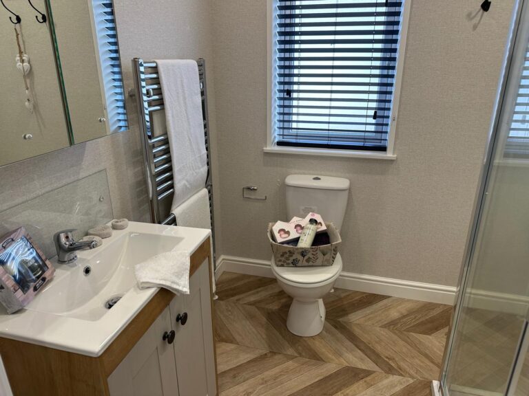 16 Willerby New Forest in Rookery Bathroom