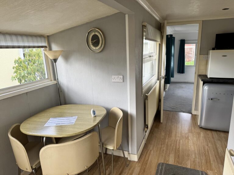 24 Ellis Drive in Oakfield Dining