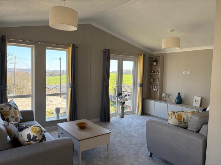 80 Blueleighs Park Lounge