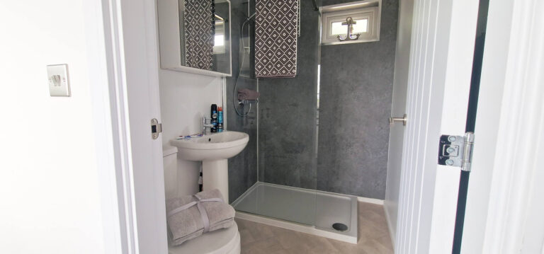 Mockba Verona on Saltmarshe Park Shower Room