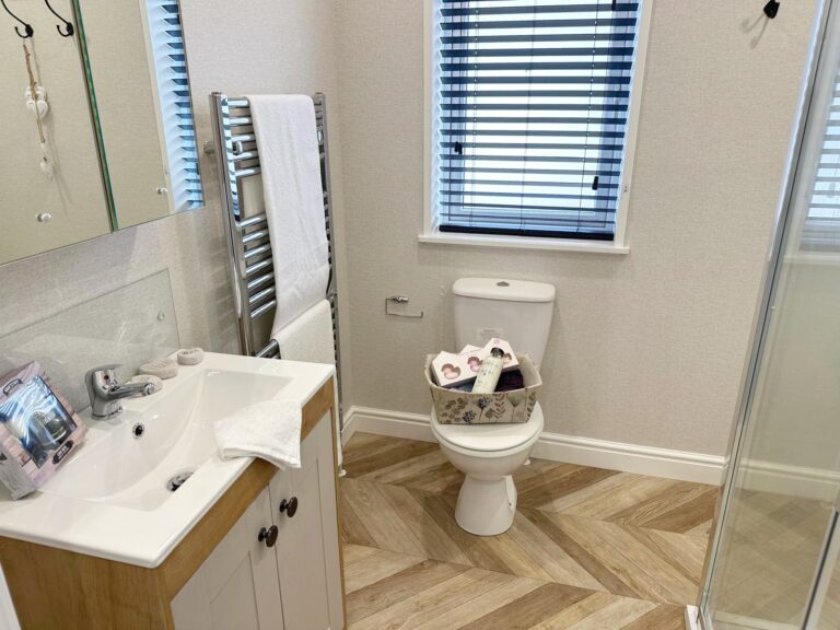 New 45x20 Willerby New Forest Bathroom