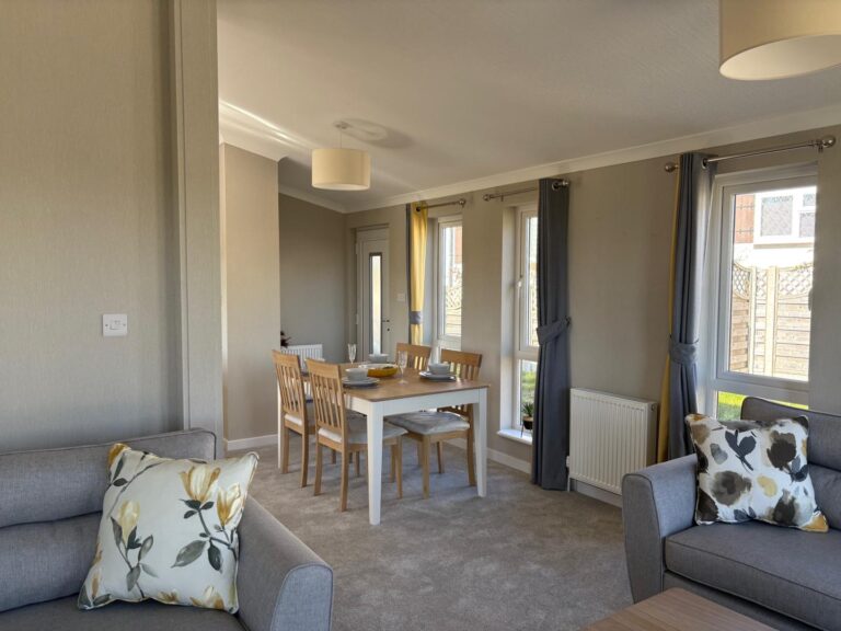 New 80 Blueleighs Park Dining - Living