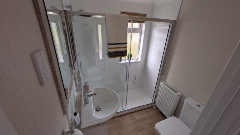 Omar Regency in Bath Bathroom