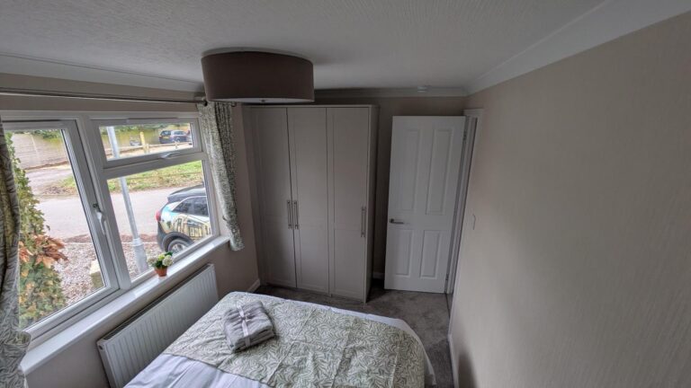 Omar Regency in Bath Bedroom