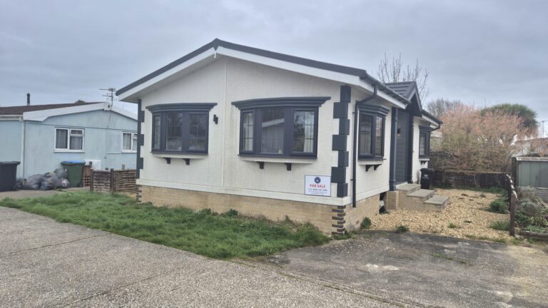 Park Home on Beechfield Park West Sussex - Exterior 2