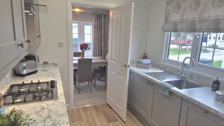 Park Home on Beechfield Park West Sussex - Kitchen to Diner