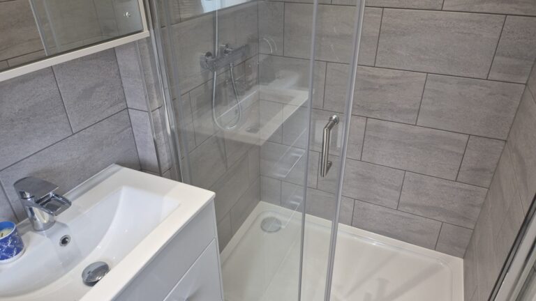 Park Home on Beechfield Park West Sussex - Shower Room