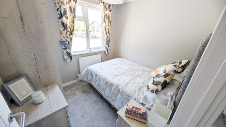 Omar Newmarket in AON Bedroom 2