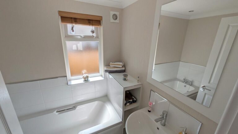 40x18 Omar Regency in Penwortham Bathroom