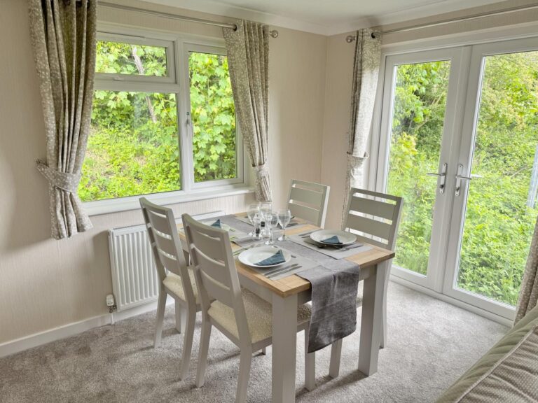 40x18 Omar Regency in Penwortham Dining