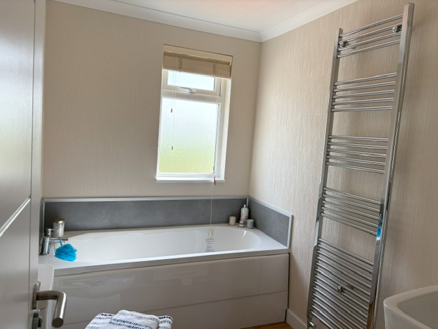 81 Blueleighs Park Omar Newmarket Bathroom