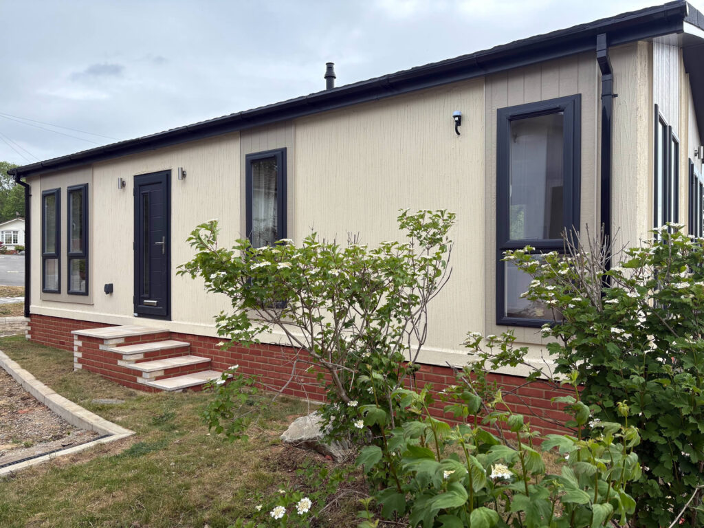 81 Blueleighs Park Omar Newmarket Exterior Main