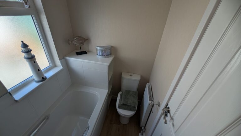 1 bedroom Omar Regency Bathroom