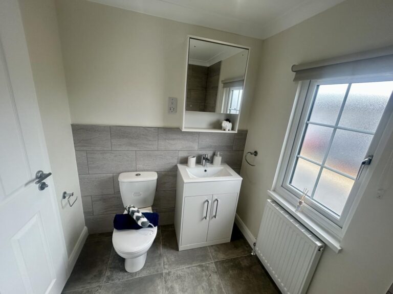 32 Tranquility Park Willerby Hazelwood New Bathroom..