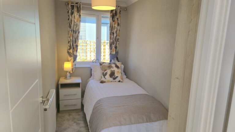 Omar Newmarket in Rainham Bedroom 2