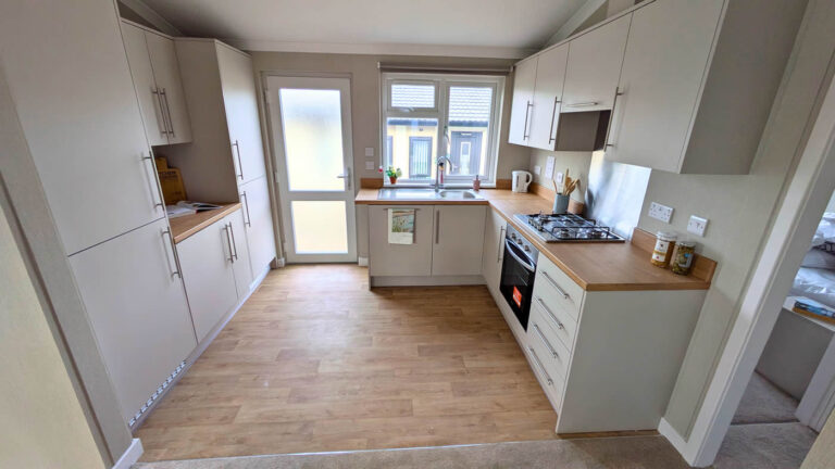 Omar Westbury on Saltmarshe Park - 36ECS - Kitchen