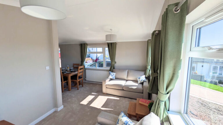 Omar Westbury on Saltmarshe Park - 36ECS - Lounge View