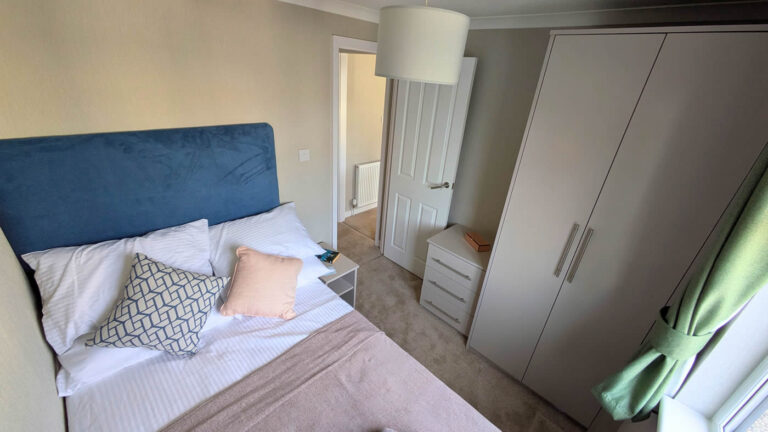 Omar Westbury on Saltmarshe Park - 36ECS - Main Bedroom