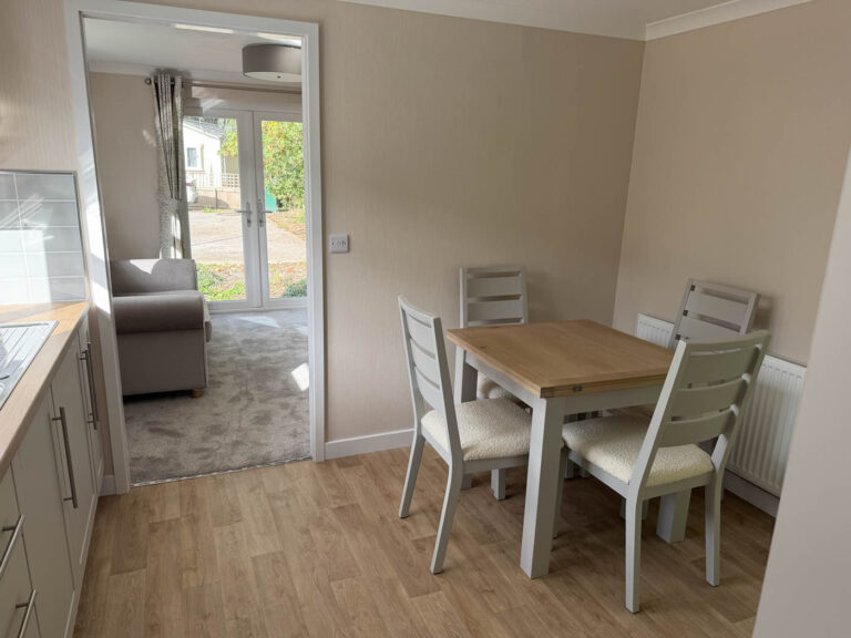 Omar Regency on Penwortham Park - Dining into Lounge