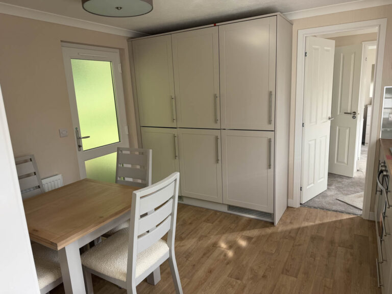 Omar Regency on Penwortham Park - Kitchen and Diner